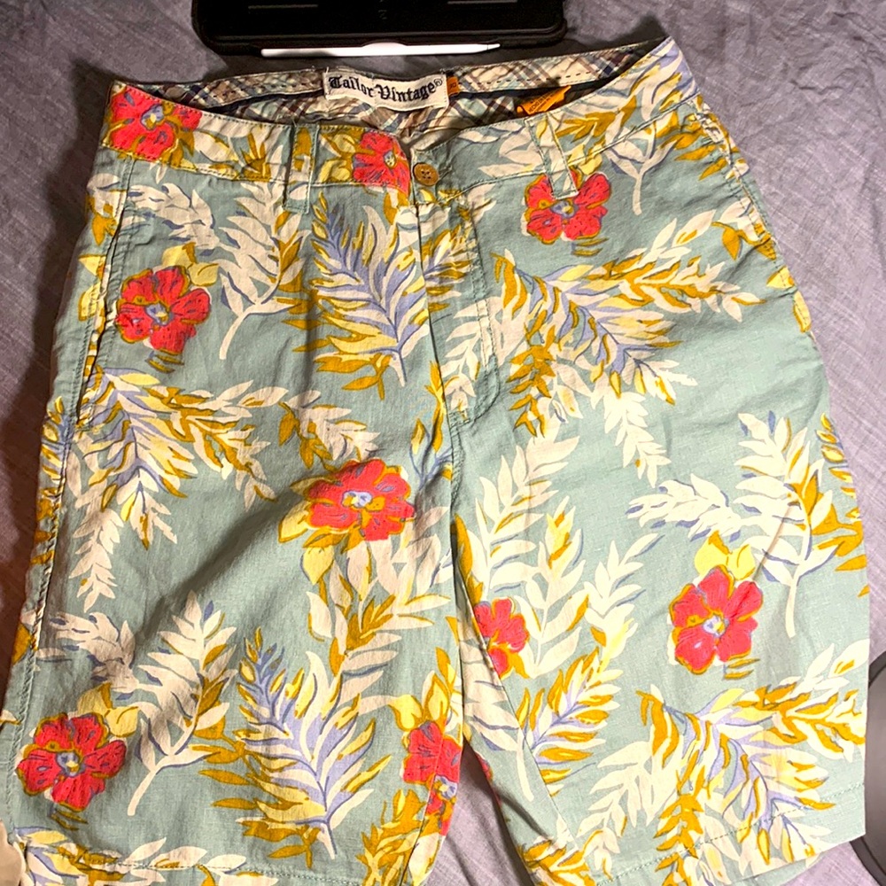 Vintage Hawaiian floral shorts never worn